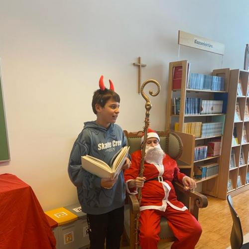Nikolaus in der Bücherei