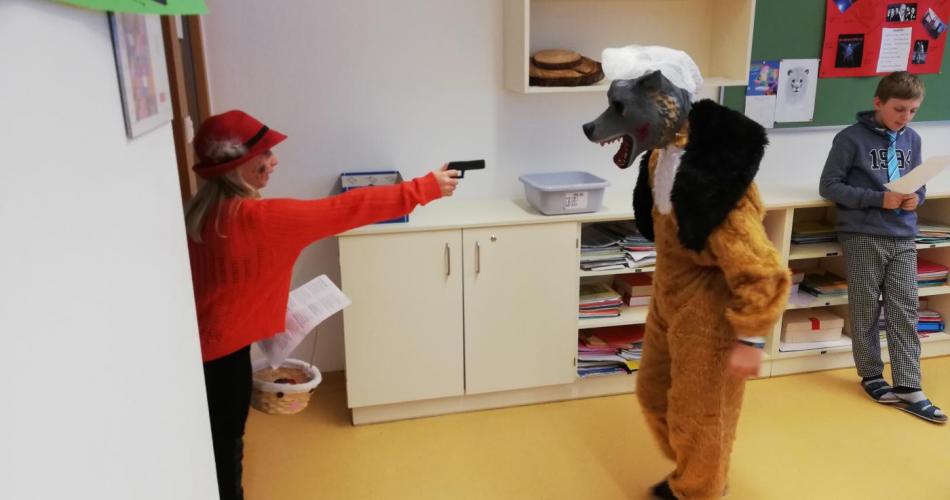 Rotkäppchen im Pelz